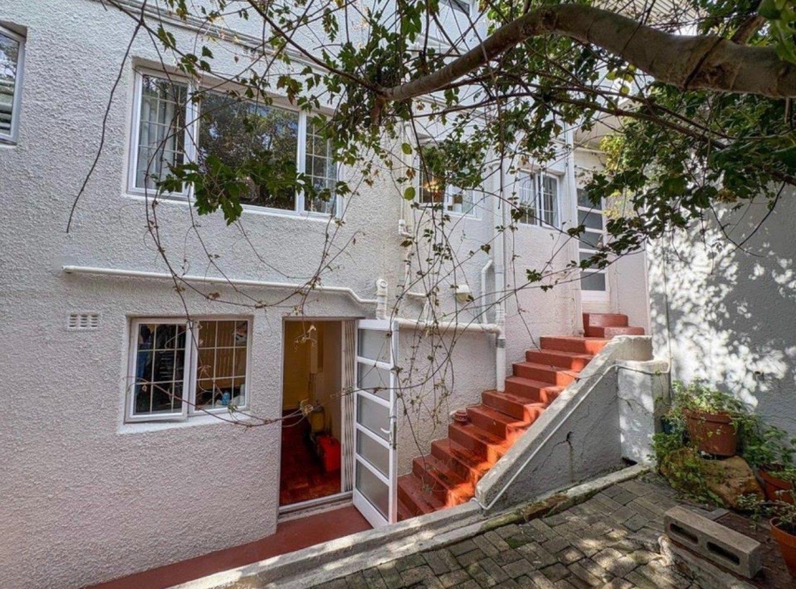 To Let 3 Bedroom Property for Rent in Vredehoek Western Cape